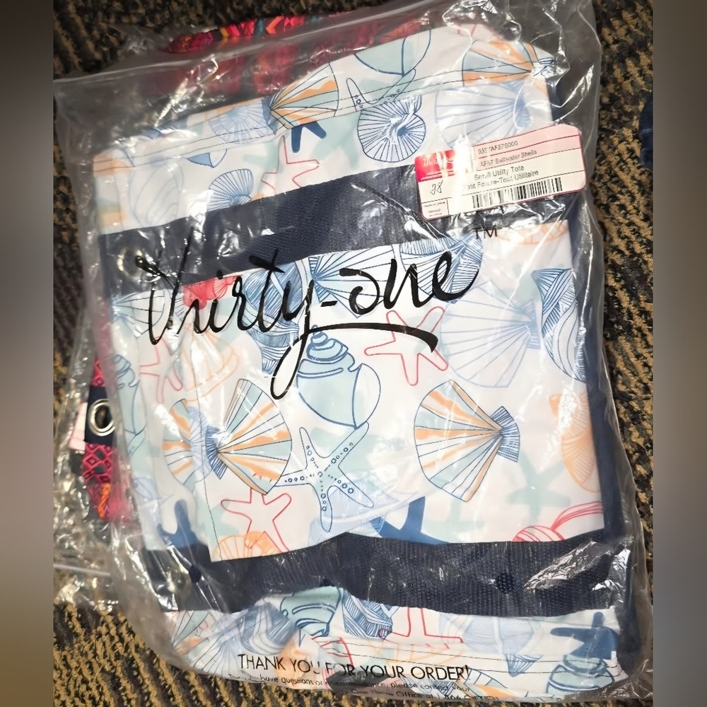 thirty- one small utility tote in salt water shell